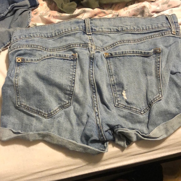 3 pairs of gently worn shorts - Picture 3 of 4